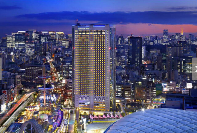 東京ドームホテル外観：夜景